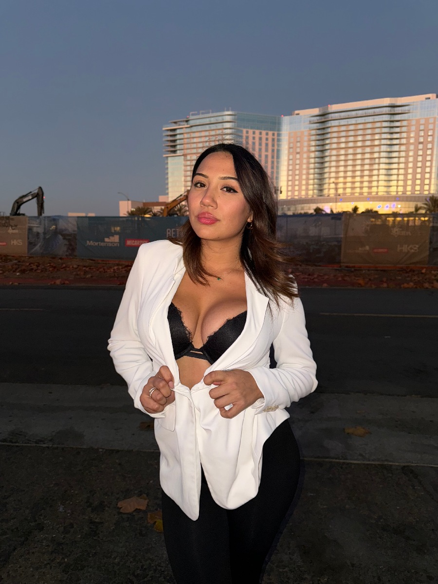 Take a pause and enjoy Ali Cruz — streaming from Faridabad