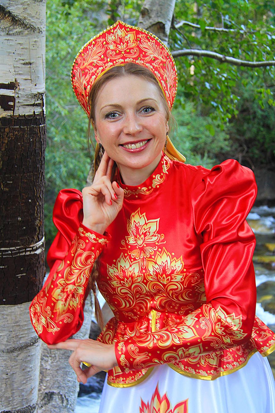 Women in Slavic costumes in Faridabad